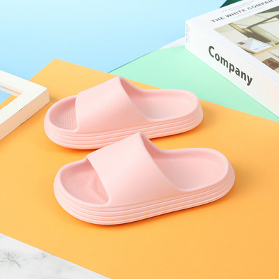 Vaikiškos guminės šlepetės su pandos aplikacijomis