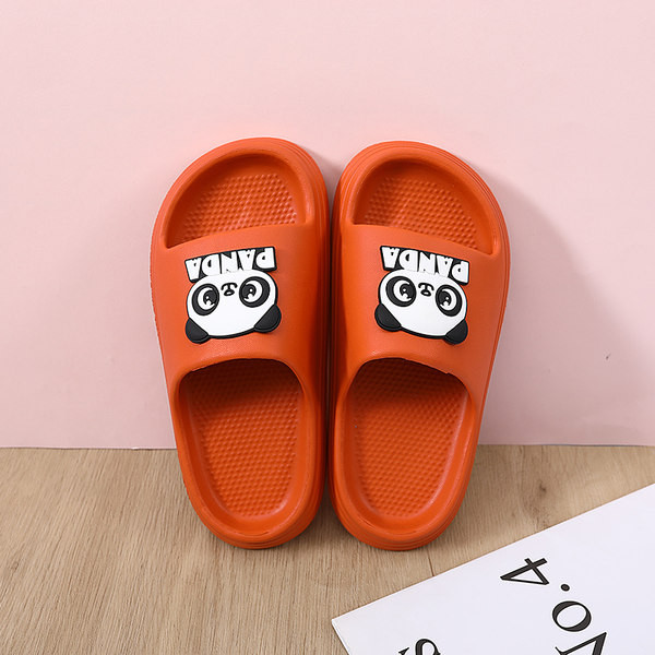 Vaikiškos guminės šlepetės su pandos aplikacijomis