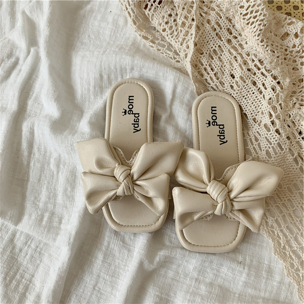 Модерни детски чехли от еко кожа с панделка