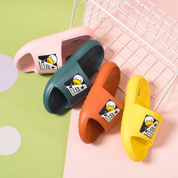 Детски гумени чехли с цветна апликация