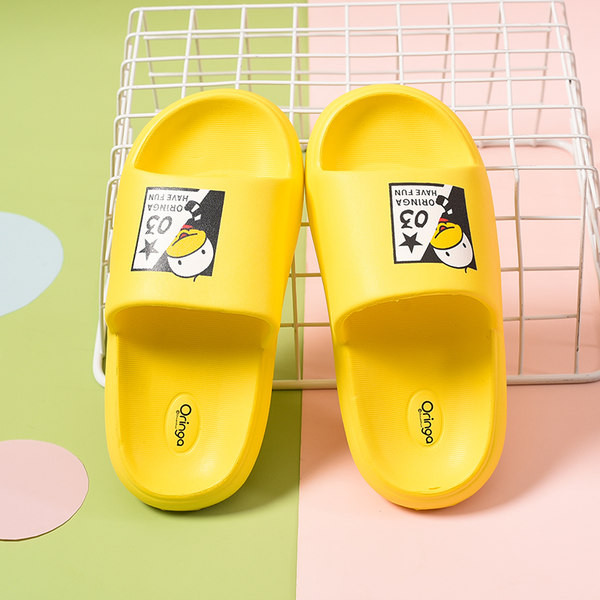 Детски гумени чехли с цветна апликация