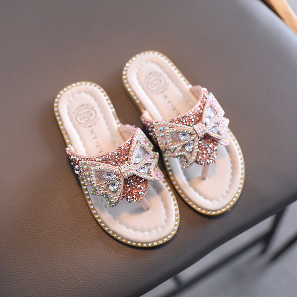 Naujas vaikiškų šlepečių modelis su kaspinu ir akmenukais