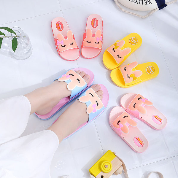 Naujas vaikiškų šlepečių modelis su 3D elementu - keli modeliai