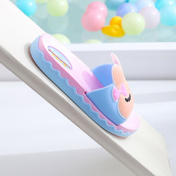 Naujas vaikiškų šlepečių modelis su 3D elementu - keli modeliai