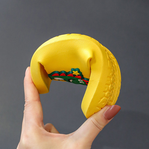 Гумени чехли за деца с цветна апликация