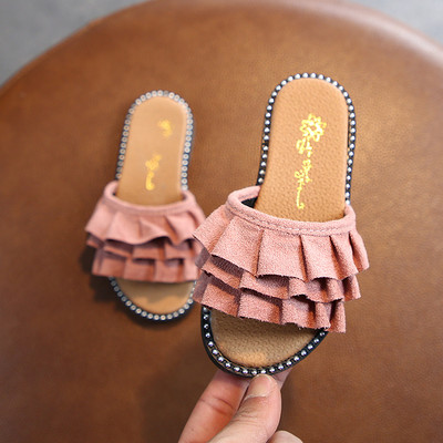 Dabartinės vaikiškos šlepetės su garbanomis ir lygiu padu