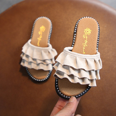 Dabartinės vaikiškos šlepetės su garbanomis ir lygiu padu