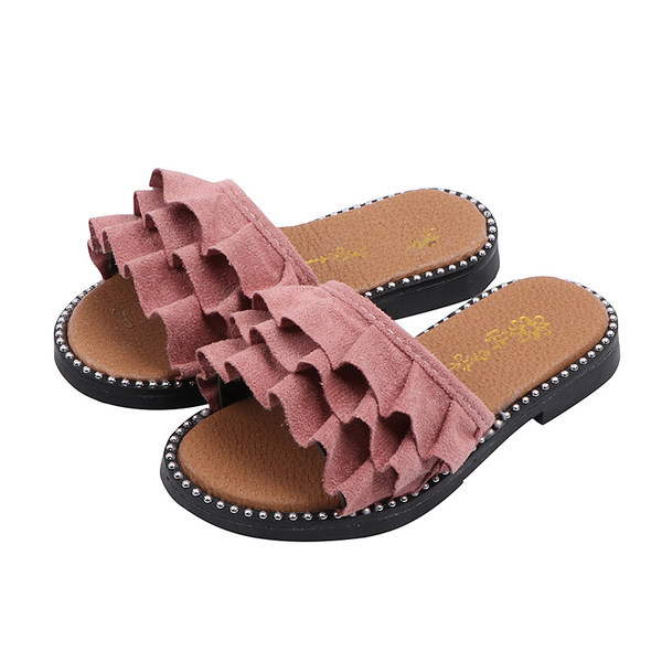 Dabartinės vaikiškos šlepetės su garbanomis ir lygiu padu