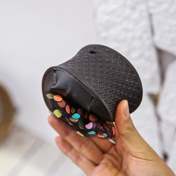 Šiuolaikinės vaikiškos šlepetės su kaspinu