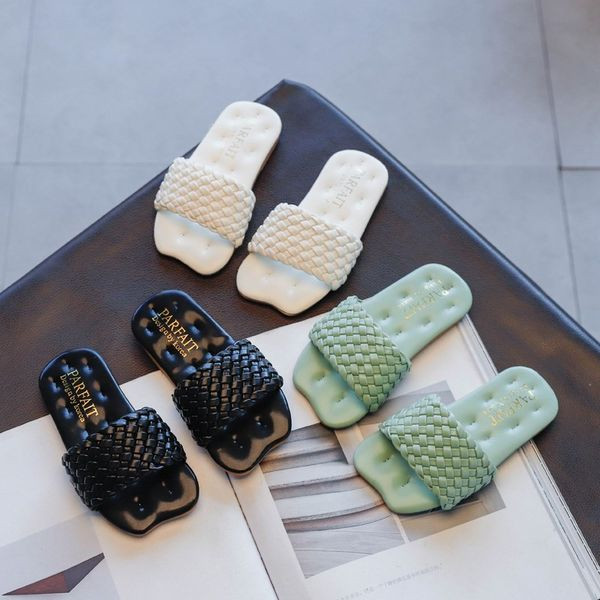 Moderne dječje papuče s ravnim potplatom