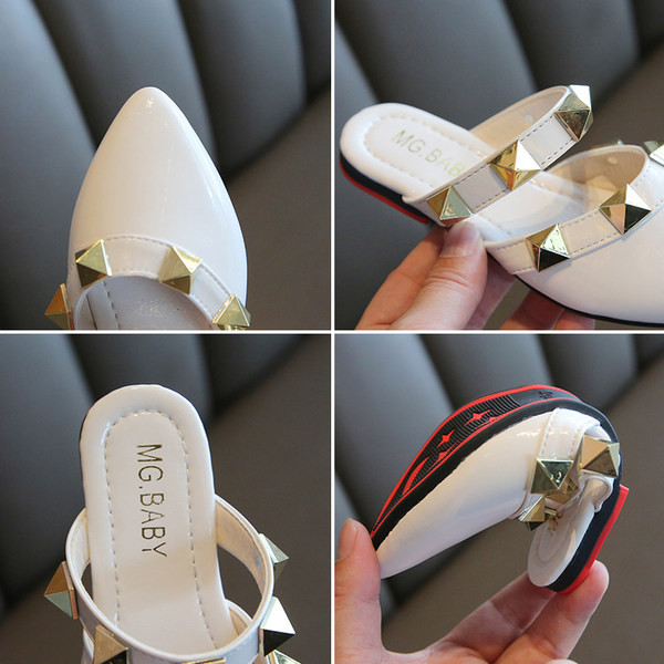 Dječje špicaste papuče s metalnim elementima