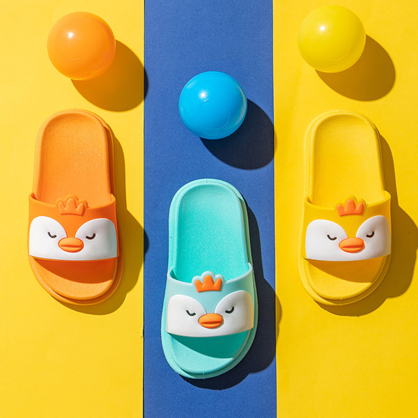 Dječje gumene papuče s aplikacijom u boji