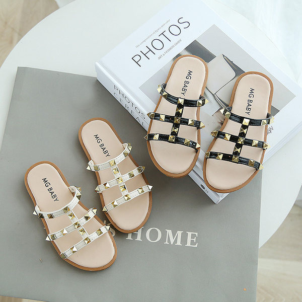 Moderne dječje papuče sa zakovicama