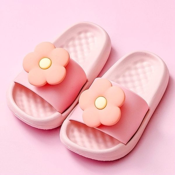 Ležerne dječje papuče s 3D elementima