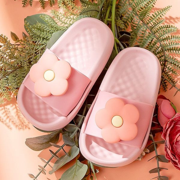 Ležerne dječje papuče s 3D elementima