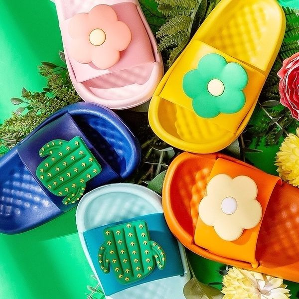 Ležerne dječje papuče s 3D elementima