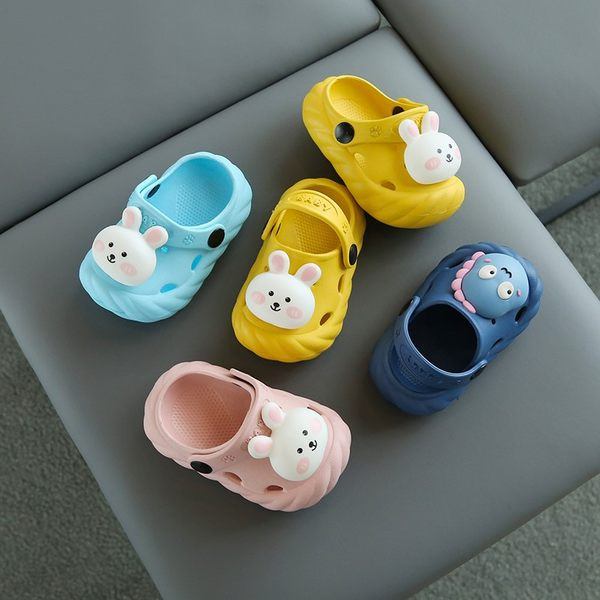 Ležerne dječje papuče s 3D elementima