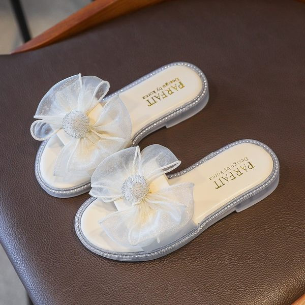 Moderne dječje papuče s trakom i ravnim potplatom