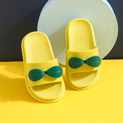 Bērnu gumijas čības unisex modelis ar 3D elementu