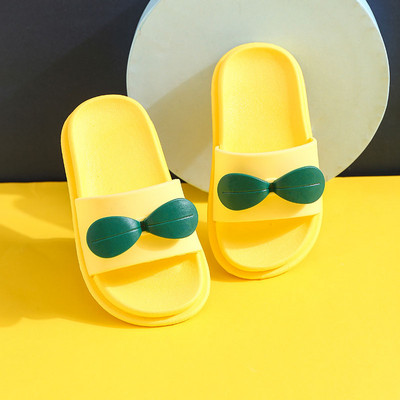 Bērnu gumijas čības unisex modelis ar 3D elementu