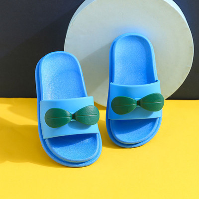 Bērnu gumijas čības unisex modelis ar 3D elementu