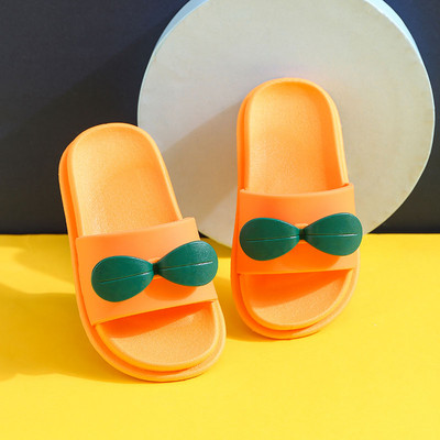 Bērnu gumijas čības unisex modelis ar 3D elementu