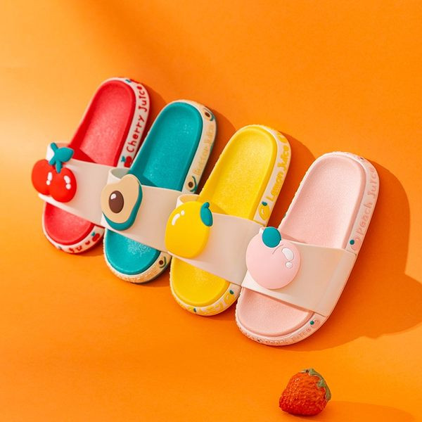 Dječje papuče s ravnim potplatom i 3D elementima