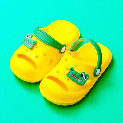 Dječje neklizajuće papuče s 3D elementima