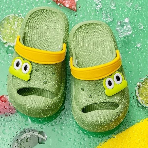 Dječje neklizajuće papuče s 3D elementima