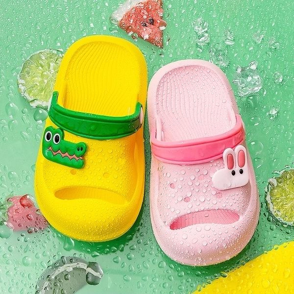 Dječje neklizajuće papuče s 3D elementima