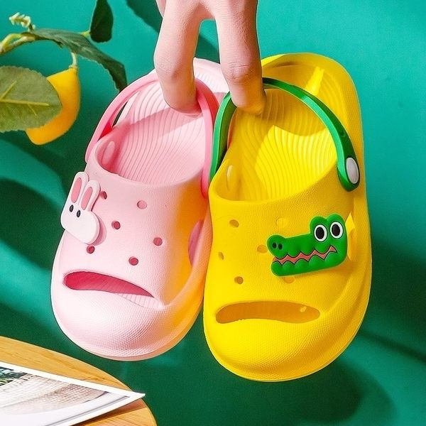 Dječje neklizajuće papuče s 3D elementima