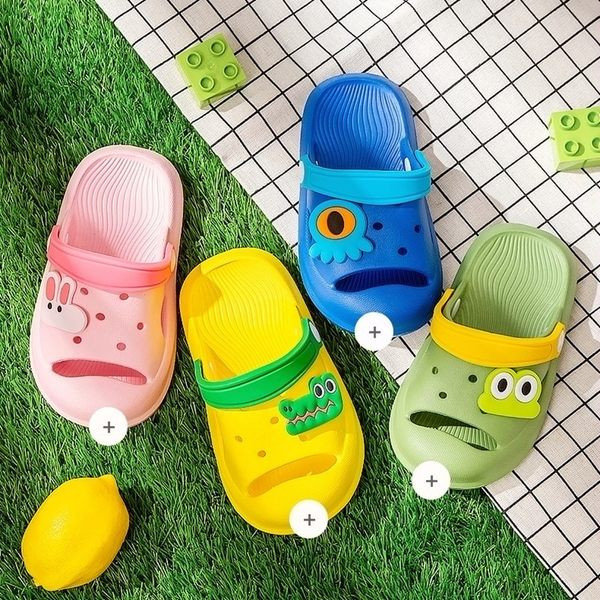 Dječje neklizajuće papuče s 3D elementima