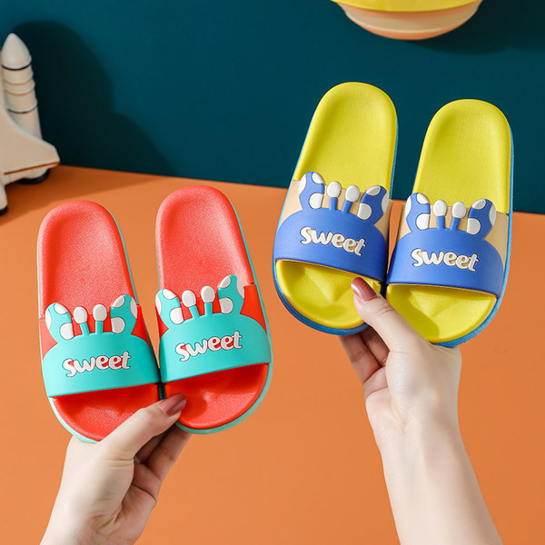 Dječje gumene papuče za djevojčice i dječake s aplikacijom u boji