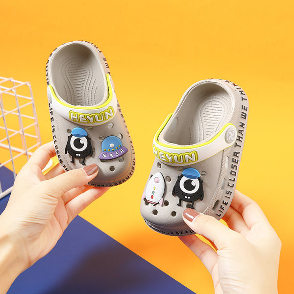 Dječje crocsice sa šarenim ukrasima i mekanim potplatom