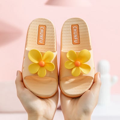 Нов модел гумени чехли с цвете