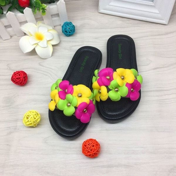 Нов модел детски чехли с 3D цветя