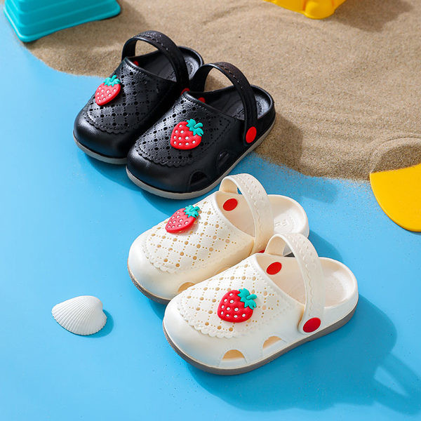 Детски чехли тип крокс с апликация ягода