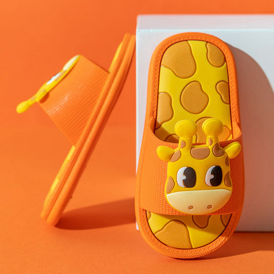 Детски гумени чехли с апликация жираф