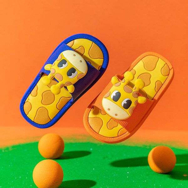 Детски гумени чехли с апликация жираф