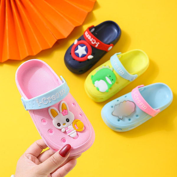 Детски гумени кроксове с различни апликации