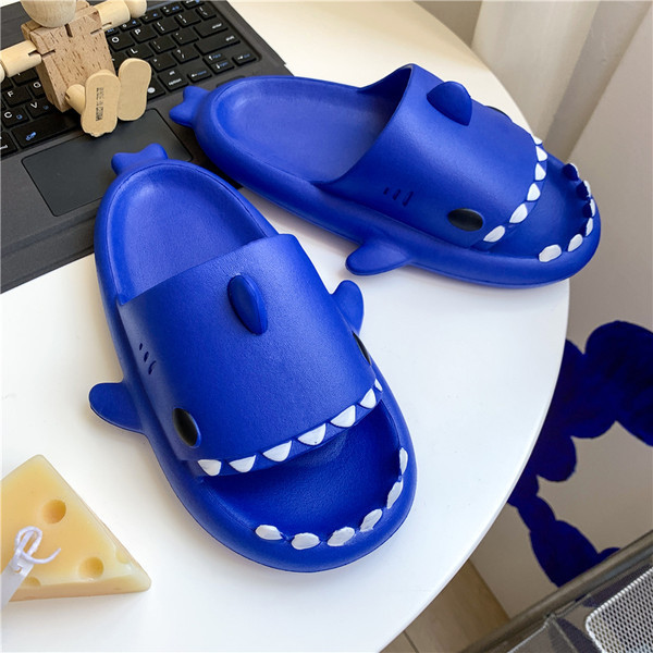 Ежедневни детски гумени чехли с 3D елемент в няколко цвята