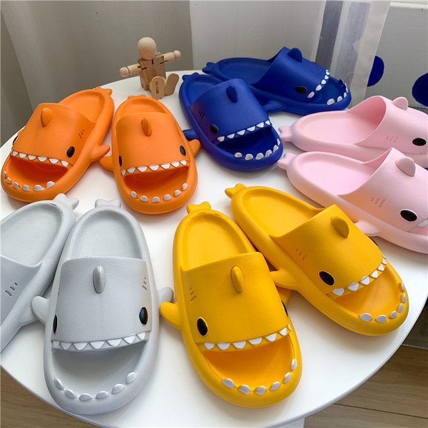 Ежедневни детски гумени чехли с 3D елемент в няколко цвята