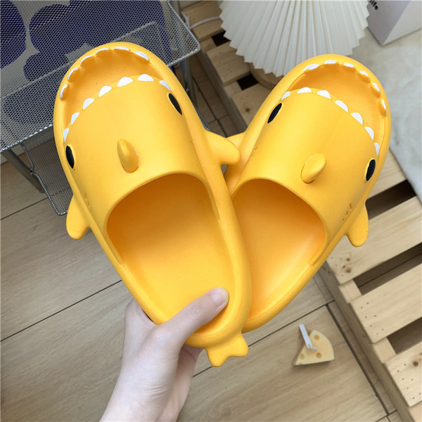 Ежедневни детски гумени чехли с 3D елемент в няколко цвята