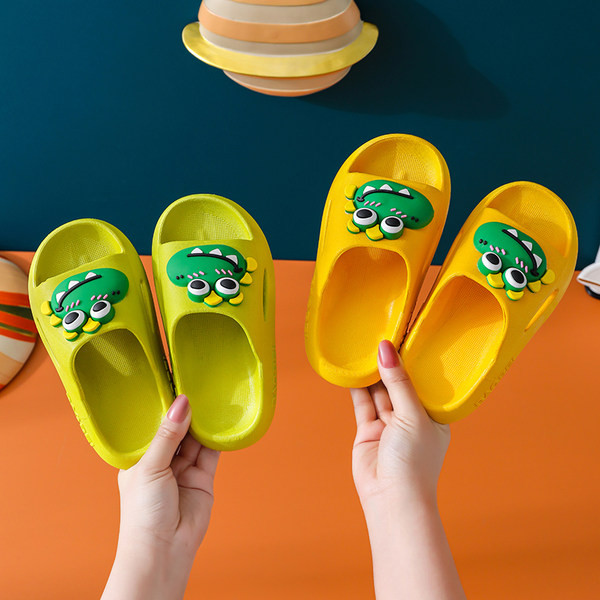 Детски гумени чехли за момчета с апликация динозавър