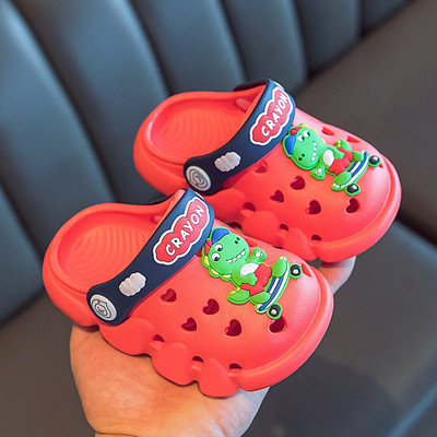 Laste kummikroksid kirjade ja aplikatsiooniga