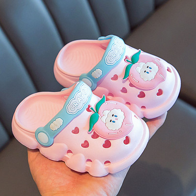 Laste kummikroksid kirjade ja aplikatsiooniga