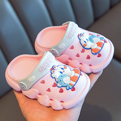 Laste kummikroksid kirjade ja aplikatsiooniga