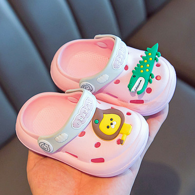 Laste kummikroksid kirjade ja aplikatsiooniga