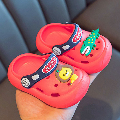 Laste kummikroksid kirjade ja aplikatsiooniga