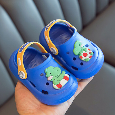 Laste kummikroksid kirjade ja aplikatsiooniga